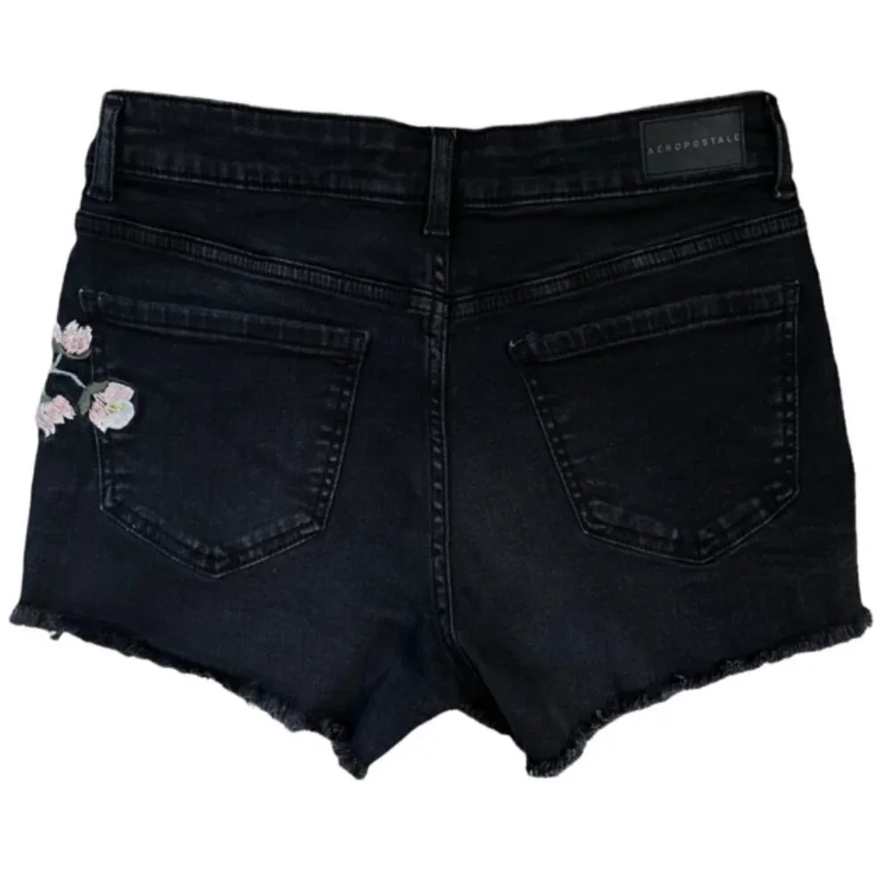 AEROPOSTALE Black Floral Embroidered Shorty Jean Shorts - Size 4 - Picture 2 of 7